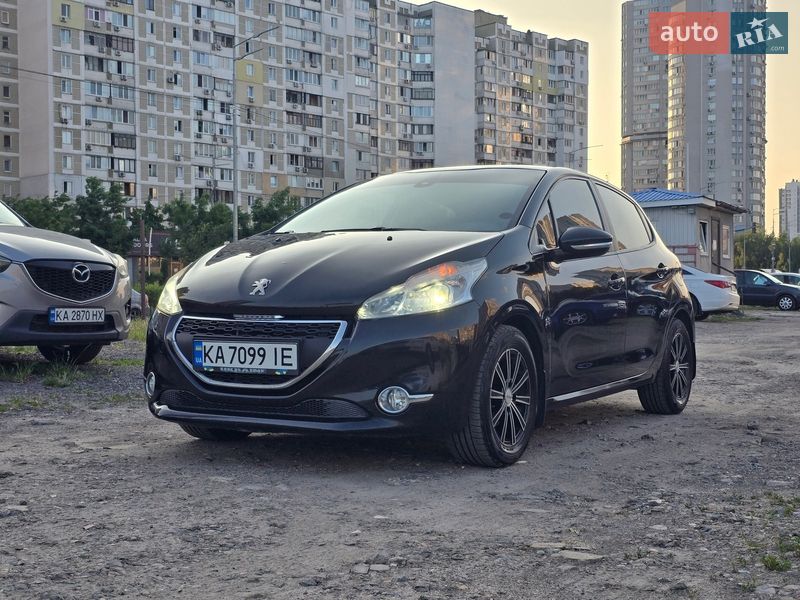 Peugeot 208 2012