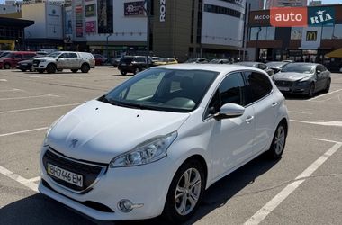 Хэтчбек Peugeot 208 2013 в Киеве