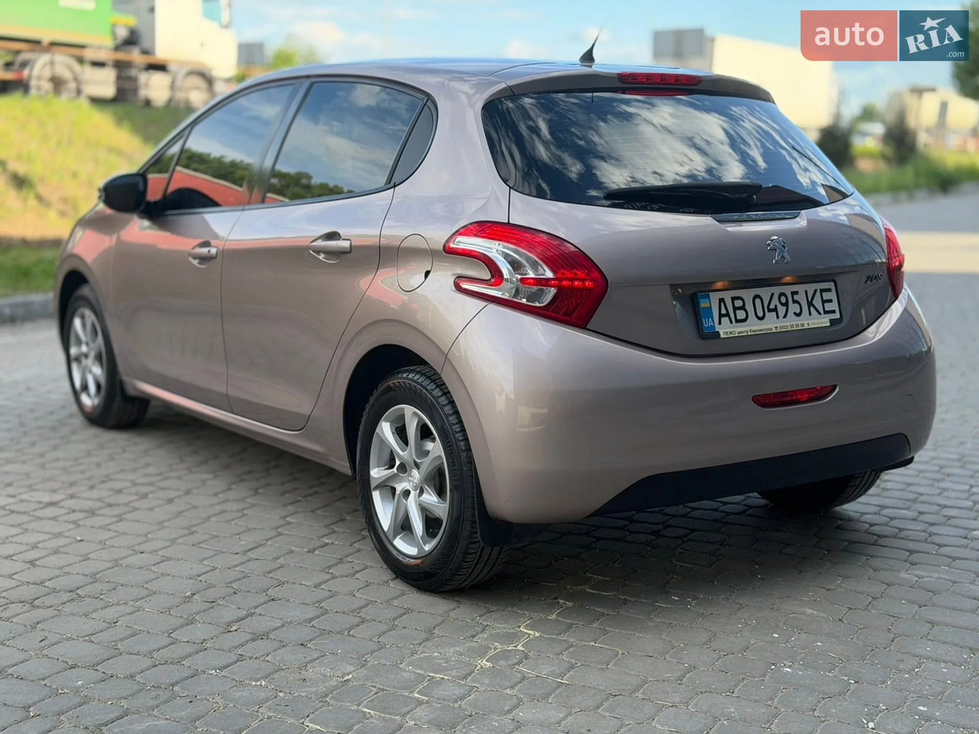 2013 Peugeot 208 - мініатюра 11