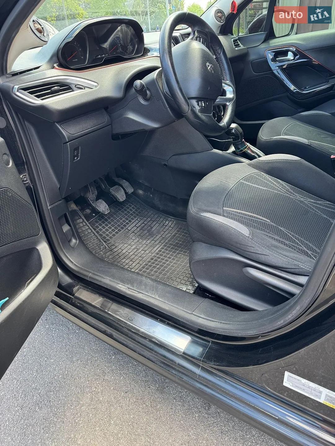 2013 Peugeot 208 - мініатюра 8