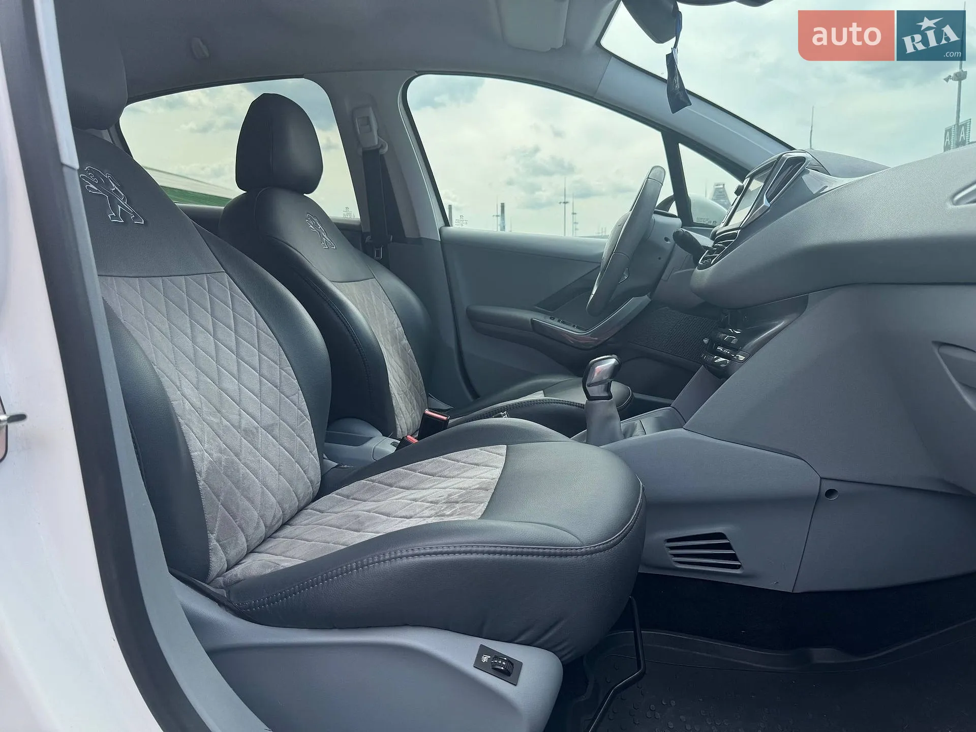 2013 Peugeot 208 - мініатюра 13