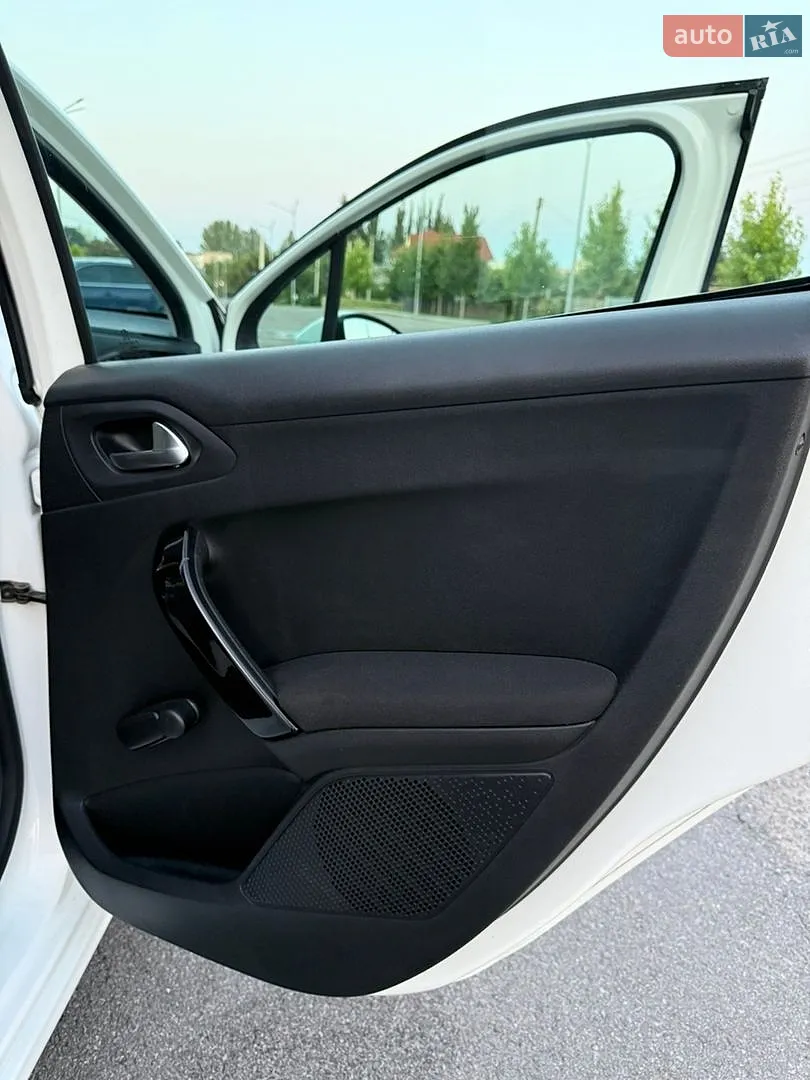2013 Peugeot 208 - мініатюра 11