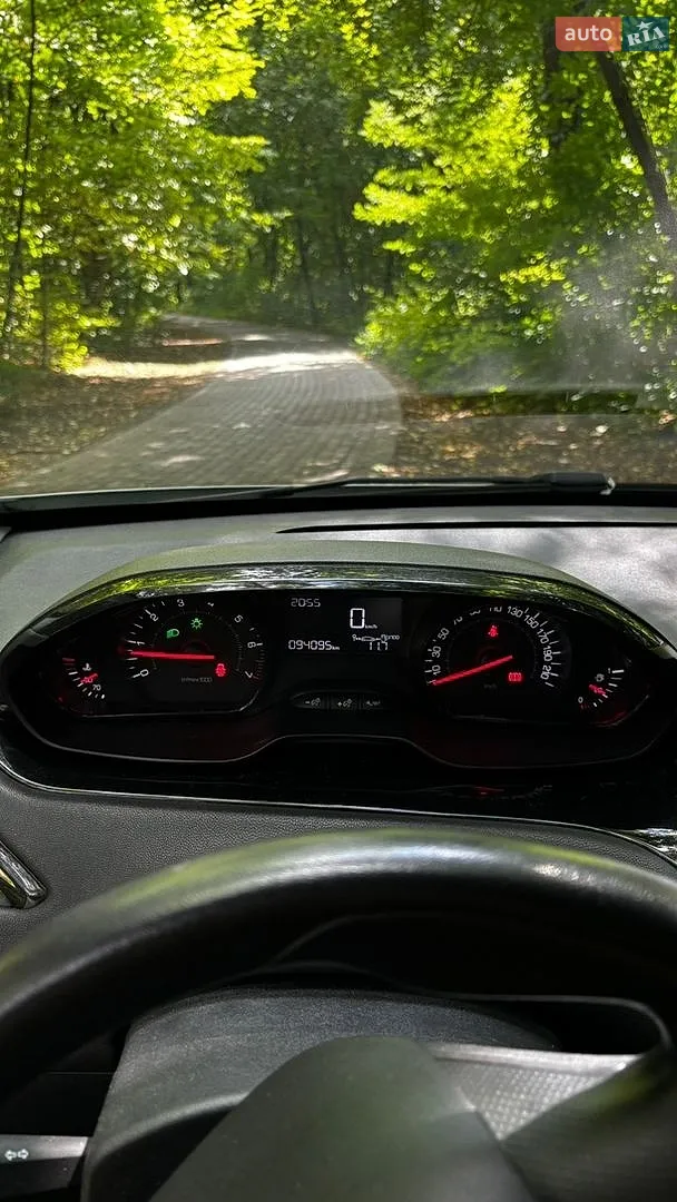 2013 Peugeot 208 - мініатюра 11