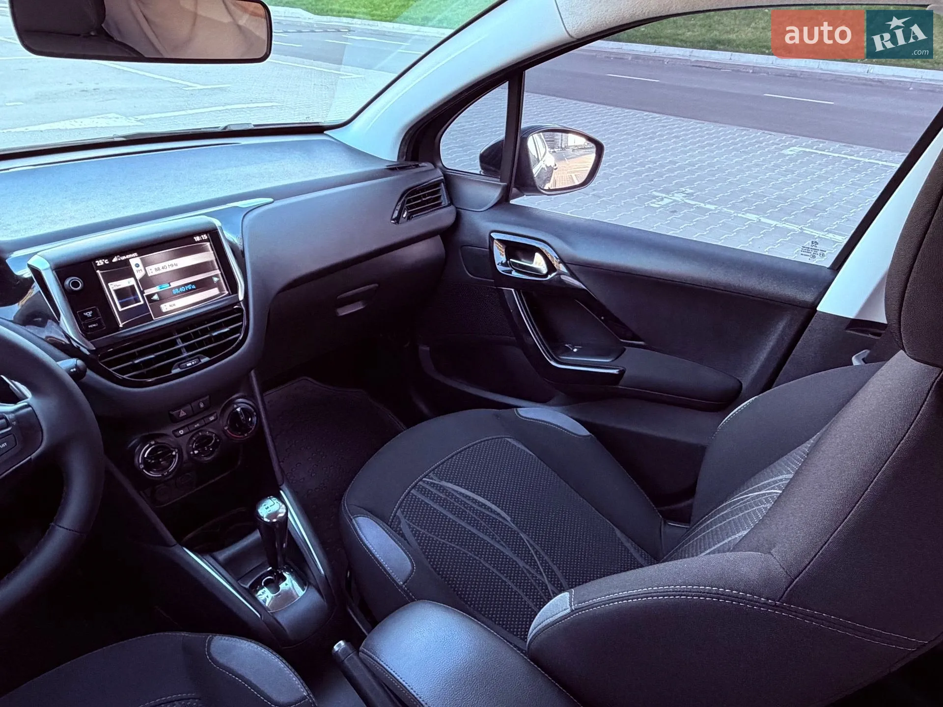 2014 Peugeot 208 - мініатюра 25