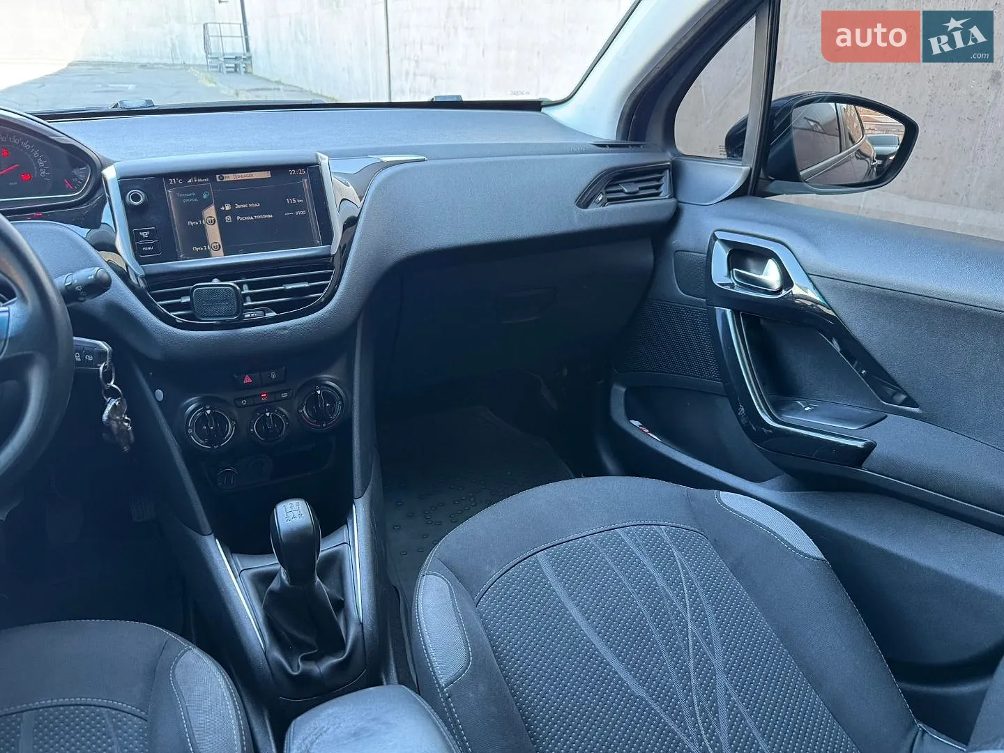 2013 Peugeot 208 - мініатюра 16