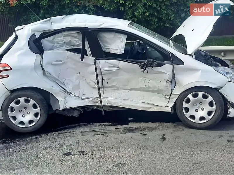 Peugeot 208 2012