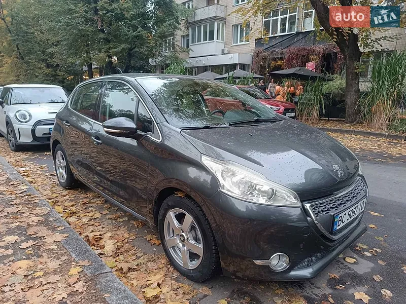 Peugeot 208 2012
