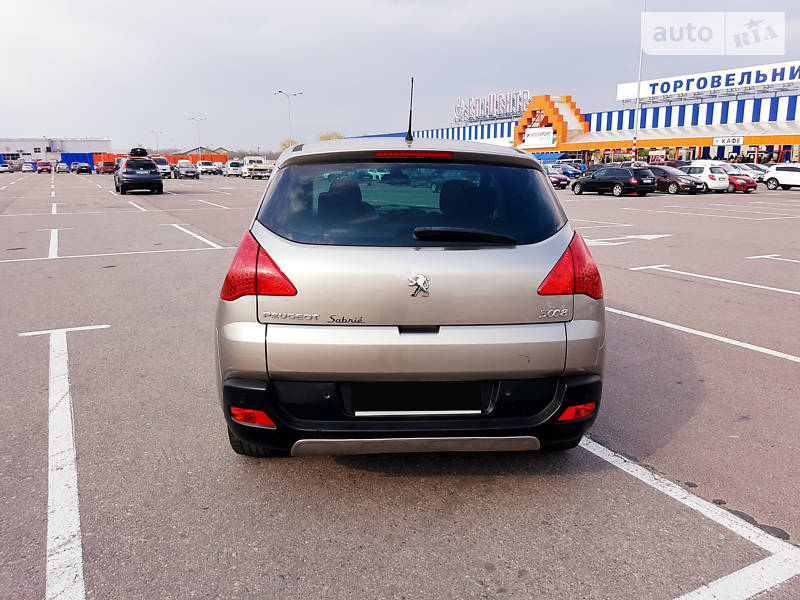 Позашляховик / Кросовер Peugeot 3008 2010 в Львові