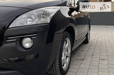 Позашляховик / Кросовер Peugeot 3008 2010 в 