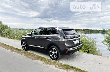 Позашляховик / Кросовер Peugeot 3008 2022 в 
