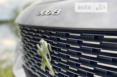 Позашляховик / Кросовер Peugeot 3008 2022 в 