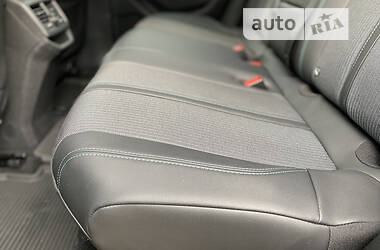 Позашляховик / Кросовер Peugeot 3008 2022 в 
