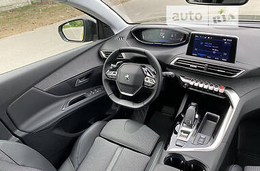 Позашляховик / Кросовер Peugeot 3008 2022 в 