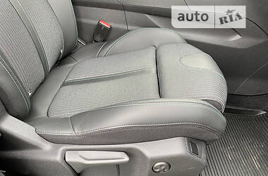 Позашляховик / Кросовер Peugeot 3008 2022 в 