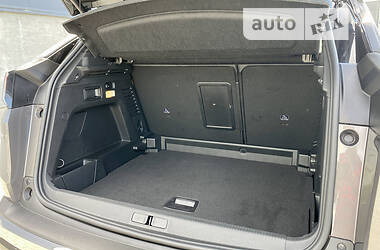 Позашляховик / Кросовер Peugeot 3008 2022 в 