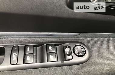 Мінівен Peugeot 3008 2012 в 