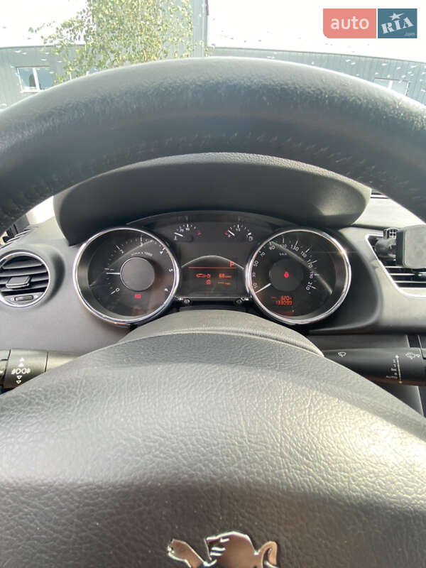 Позашляховик / Кросовер Peugeot 3008 2011 в Кагарлику