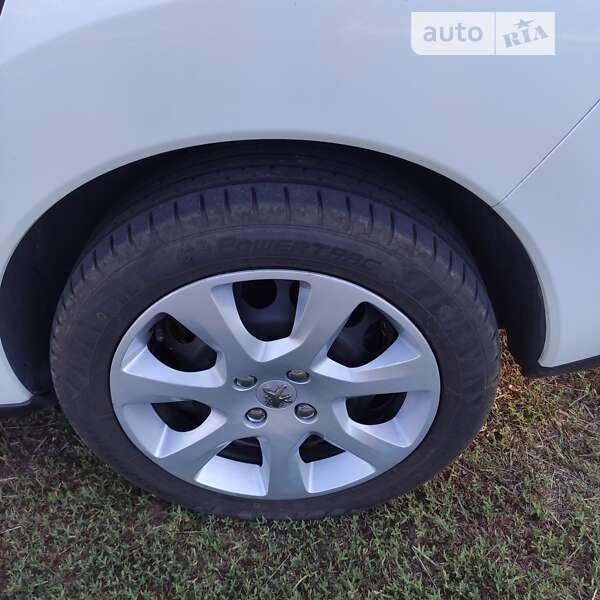 Позашляховик / Кросовер Peugeot 3008 2011 в Запоріжжі