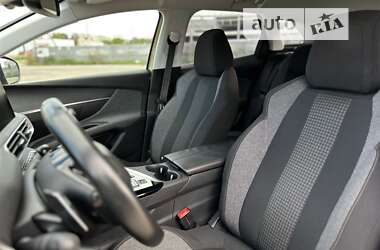 Позашляховик / Кросовер Peugeot 3008 2017 в 