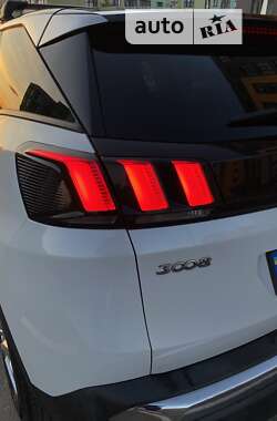Внедорожник / Кроссовер Peugeot 3008 2017 в 