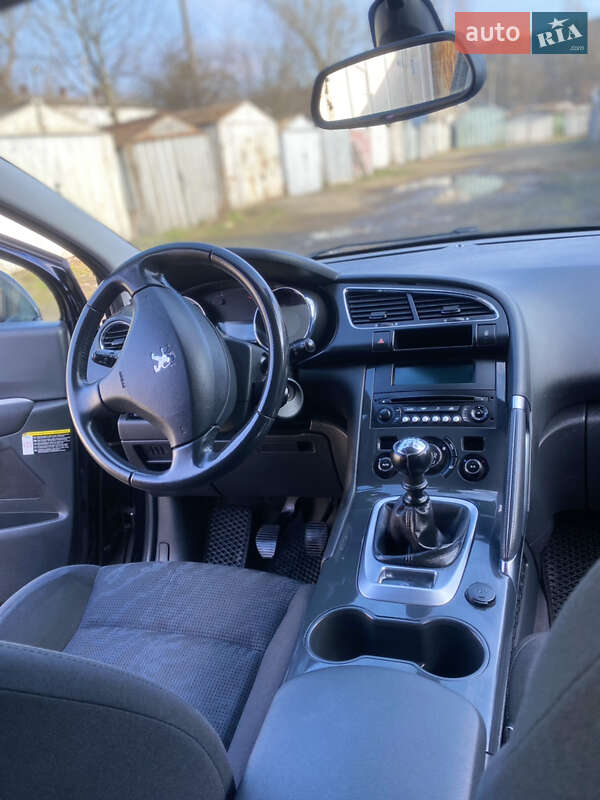 Позашляховик / Кросовер Peugeot 3008 2012 в Івано-Франківську