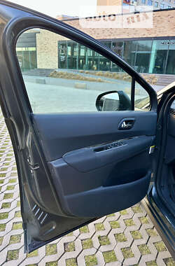 Позашляховик / Кросовер Peugeot 3008 2013 в Хмельницькому