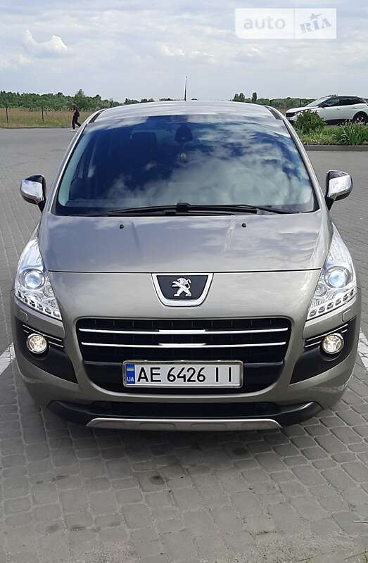 Внедорожник / Кроссовер Peugeot 3008 2013 в Новомосковске