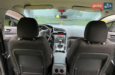 Позашляховик / Кросовер Peugeot 3008 2009 в 