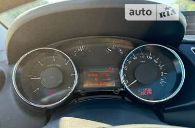 Позашляховик / Кросовер Peugeot 3008 2012 в 
