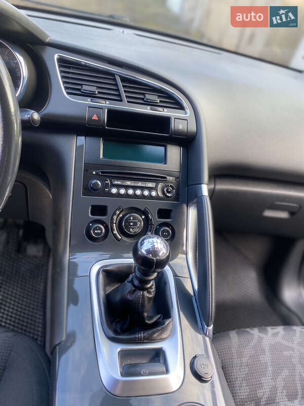 Позашляховик / Кросовер Peugeot 3008 2012 в Івано-Франківську