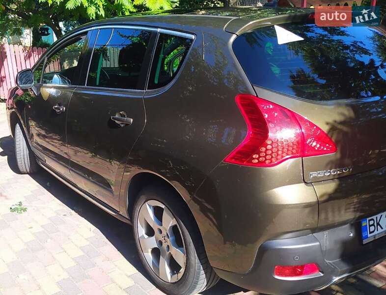 Позашляховик / Кросовер Peugeot 3008 2011 в Рівному