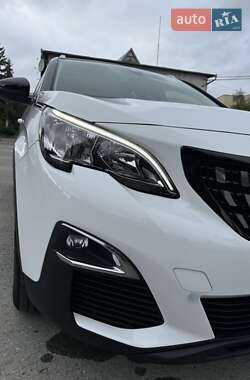 Позашляховик / Кросовер Peugeot 3008 2017 в 