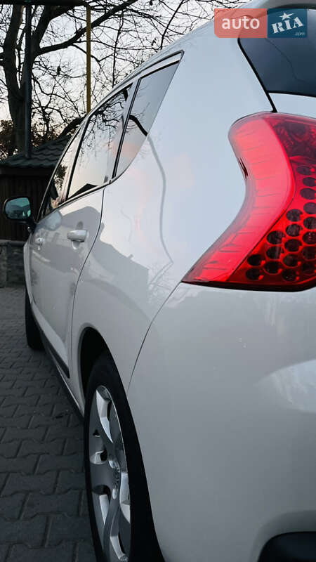 Внедорожник / Кроссовер Peugeot 3008 2010 в Сторожинце
