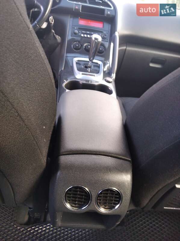 Позашляховик / Кросовер Peugeot 3008 2010 в Городку