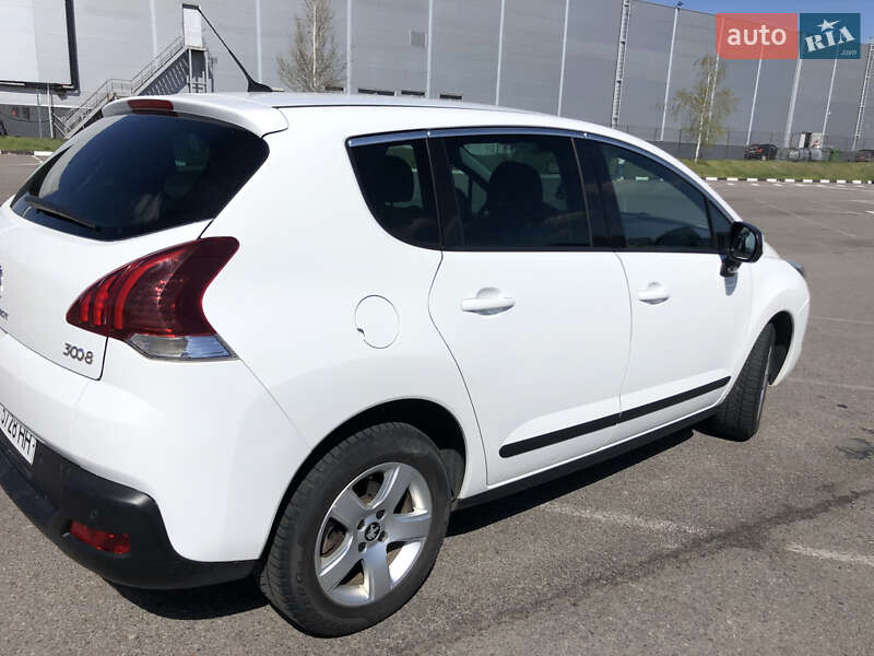 Позашляховик / Кросовер Peugeot 3008 2014 в Рівному