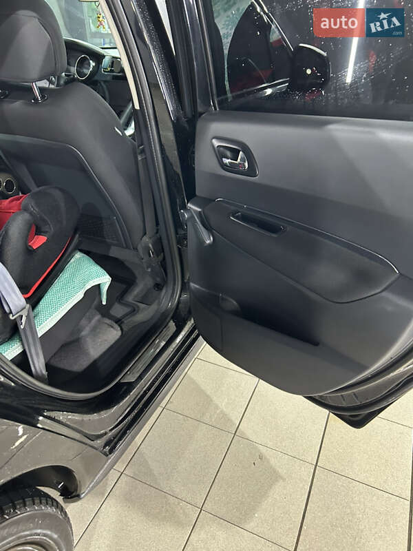 Внедорожник / Кроссовер Peugeot 3008 2011 в Киеве