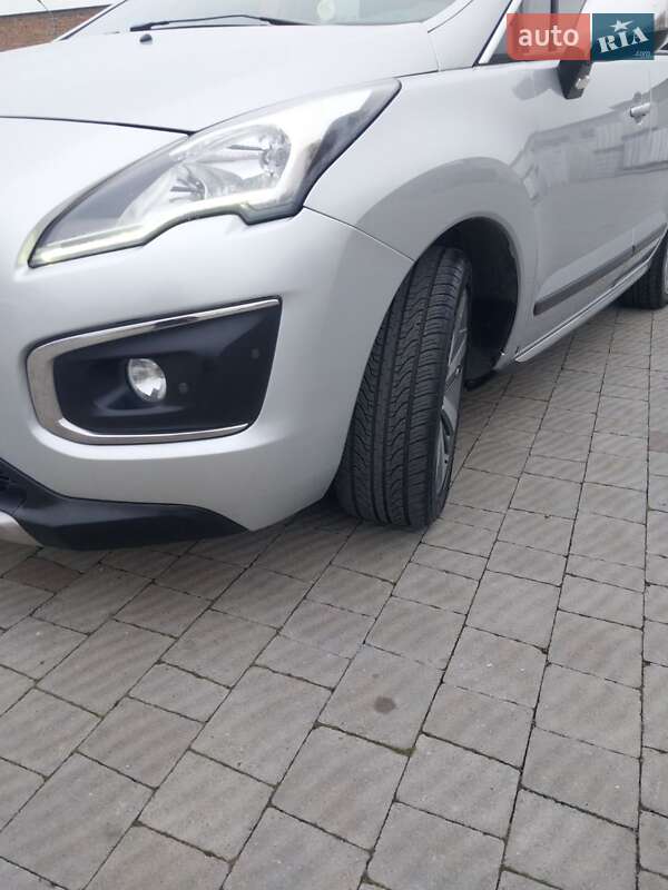 Позашляховик / Кросовер Peugeot 3008 2014 в Володимирі