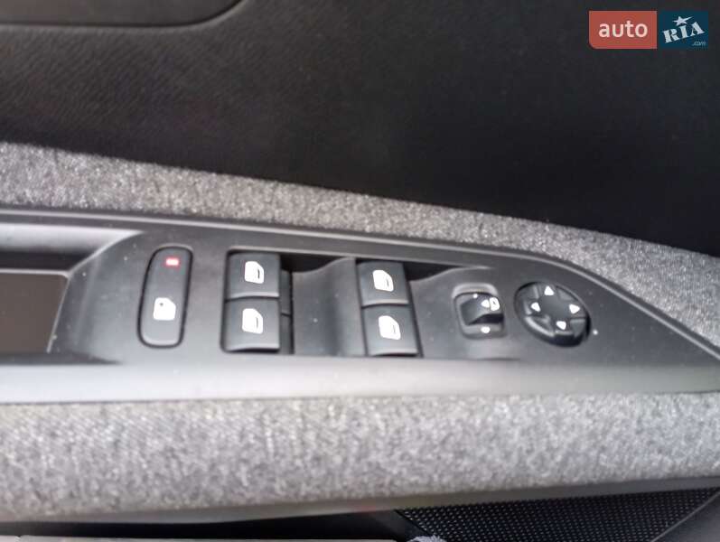 Внедорожник / Кроссовер Peugeot 3008 2017 в Казатине