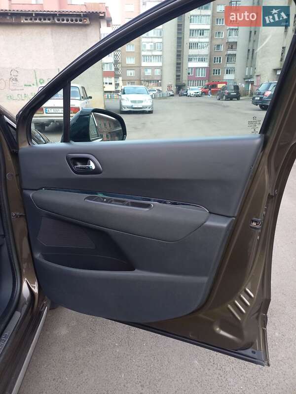 Позашляховик / Кросовер Peugeot 3008 2012 в Коломиї