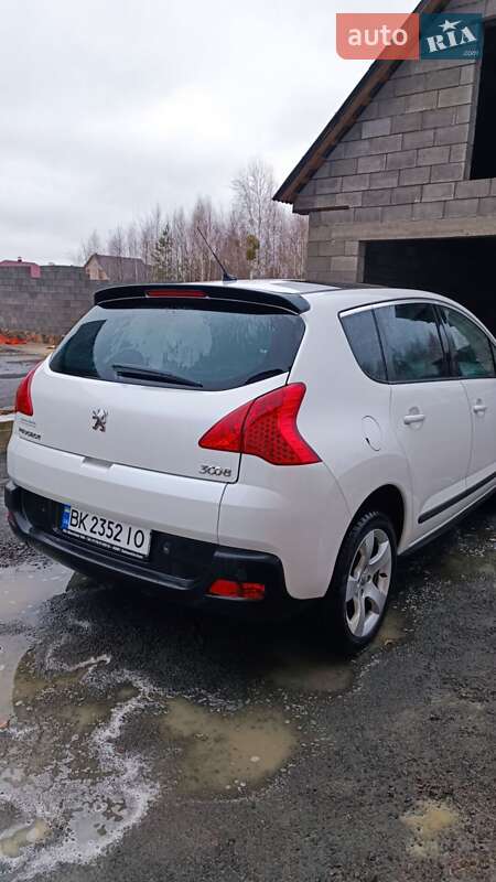 Позашляховик / Кросовер Peugeot 3008 2010 в Рокитному
