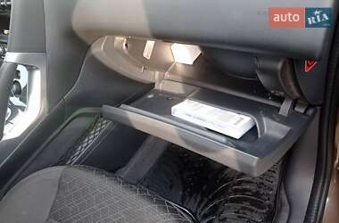 Позашляховик / Кросовер Peugeot 3008 2014 в 