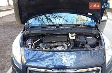 Позашляховик / Кросовер Peugeot 3008 2015 в 