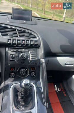 Внедорожник / Кроссовер Peugeot 3008 2010 в 