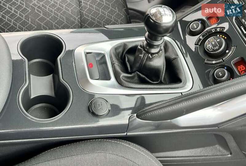 Внедорожник / Кроссовер Peugeot 3008 2015 в Ровно