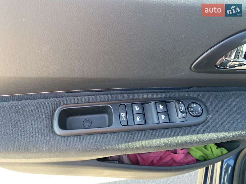 Позашляховик / Кросовер Peugeot 3008 2013 в Запоріжжі