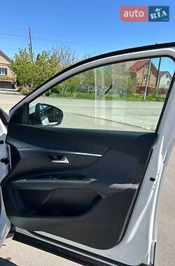 Внедорожник / Кроссовер Peugeot 3008 2021 в 