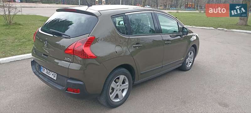 Позашляховик / Кросовер Peugeot 3008 2010 в Рівному