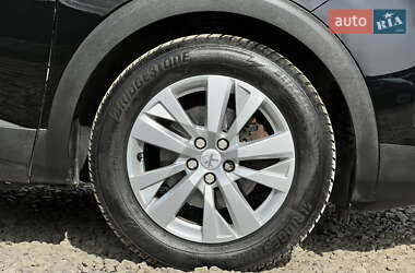 Позашляховик / Кросовер Peugeot 3008 2021 в 