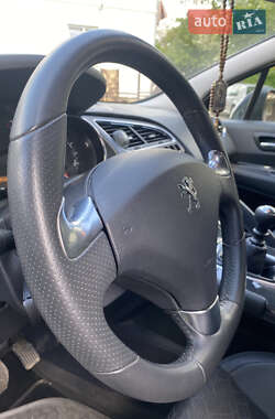 Позашляховик / Кросовер Peugeot 3008 2014 в 