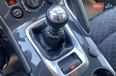 Позашляховик / Кросовер Peugeot 3008 2014 в 